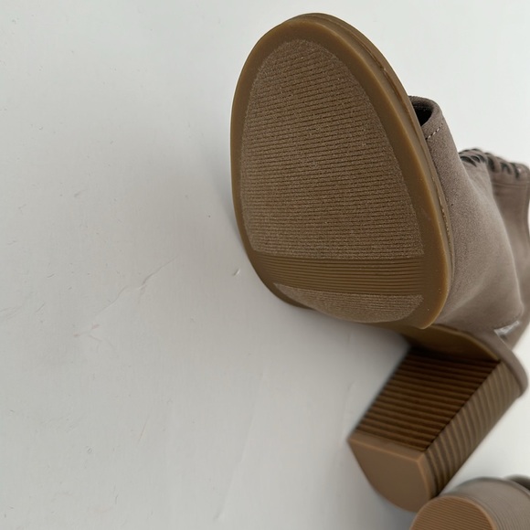 NWT GAP suede braided peep toe sandals women Size 8 block heel - Picture 8 of 9